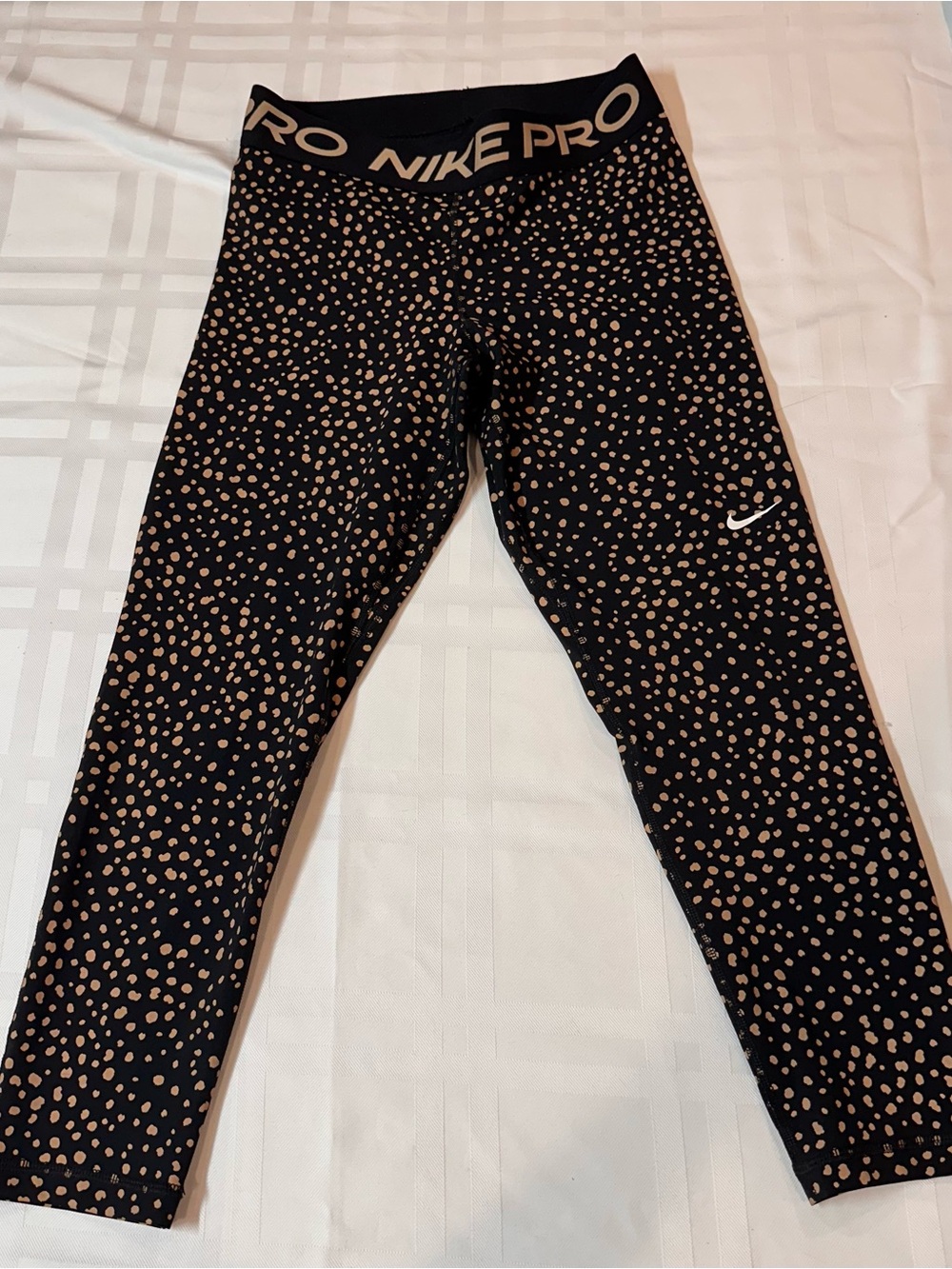 Nike Pro Dri-FIT Mid-Rise Printed Cropped Leggings - Size M